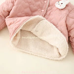 Interior da jaqueta bebê rosa todo forrado com pelinhos fofos e quentinhos – Boutique Baby Kids