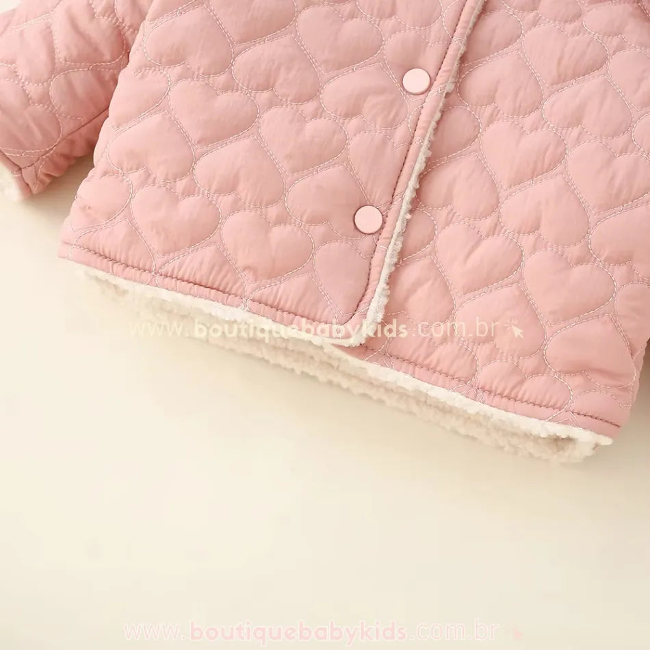 Detalhe da barra da jaqueta infantil rosa com interior peluciado – Boutique Baby Kids
