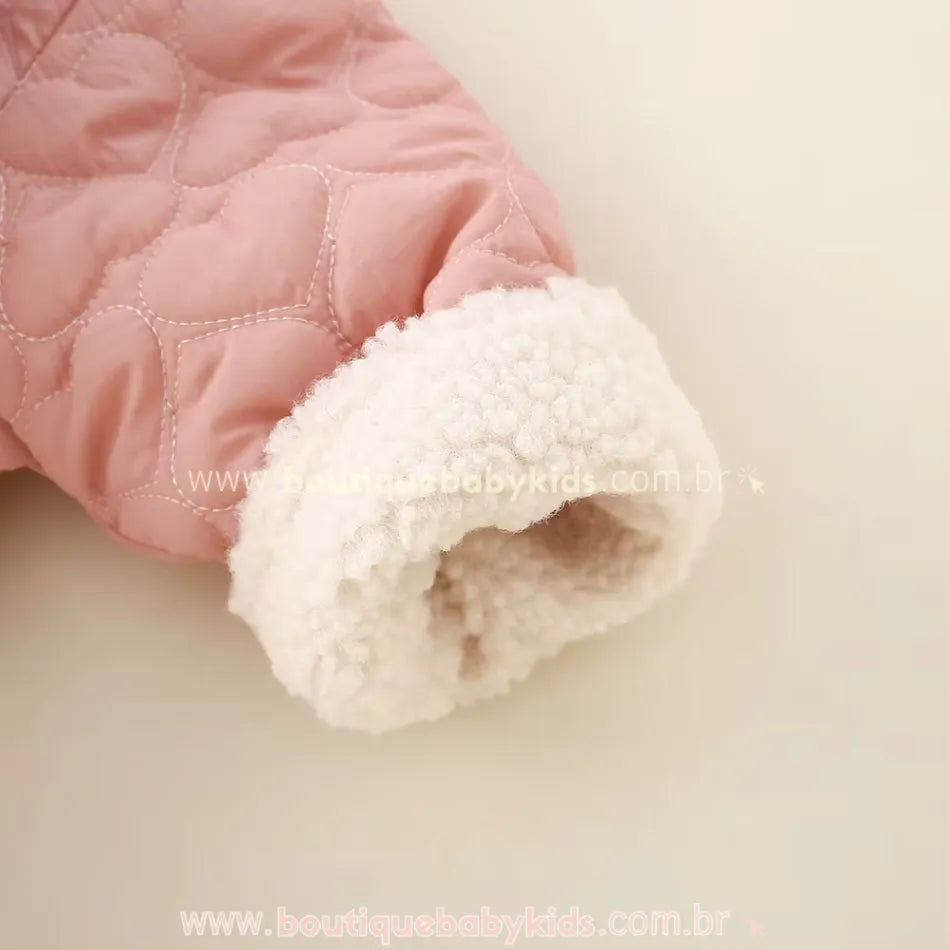 Punho da jaqueta bebê com forro peluciado macio e acabamento rosa com costura de coração – Boutique Baby Kids