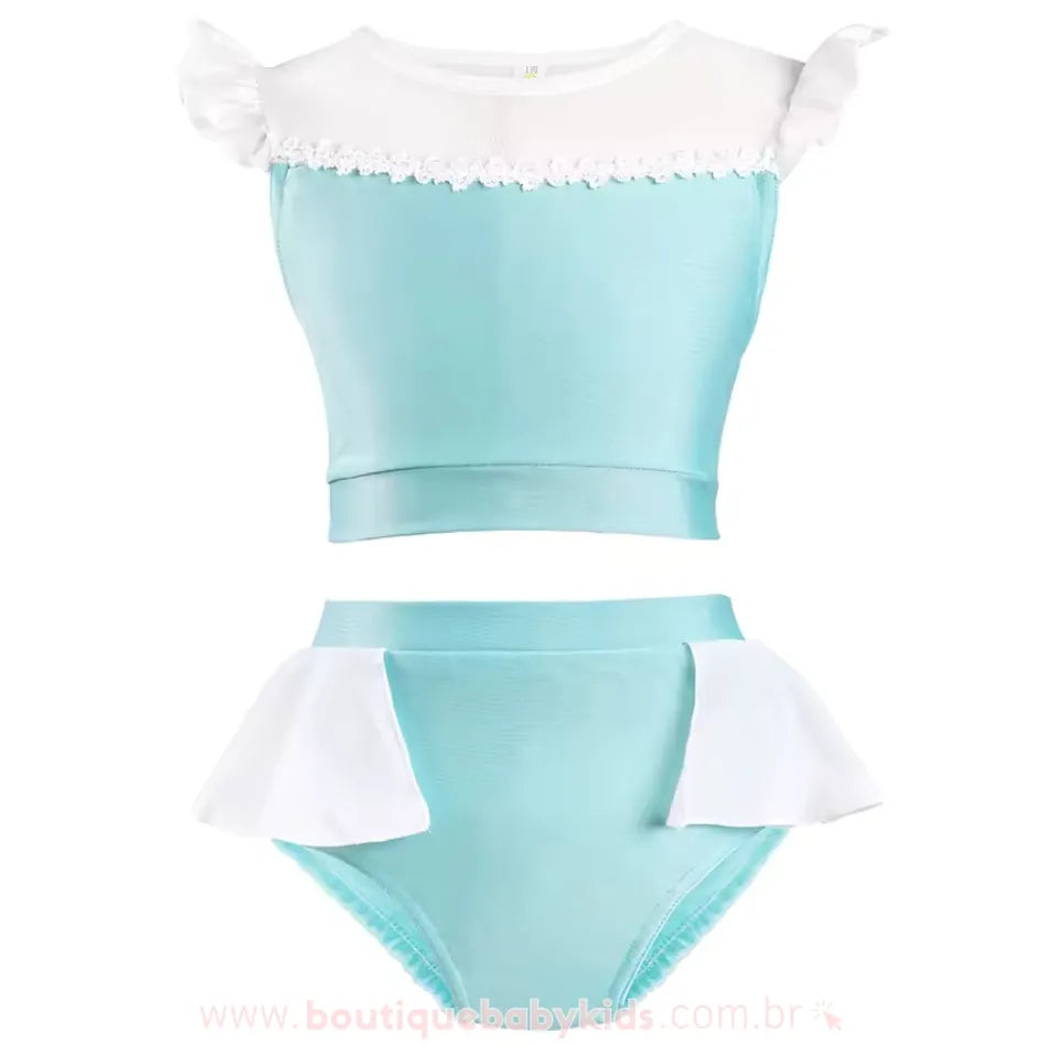 Imagem do biquíni infantil Princesa Cinderela em fundo branco, exibindo o conjunto de top azul claro com detalhe em renda branca e shortinho com saia embutida branca.
