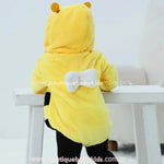 Costas do Body Fantasia Abelhinha com capuz e asinha branca decorativa para bebês