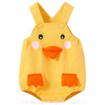 Body bebê jardineira temática patinho completo, com estampa divertida e acabamento impecável – Boutique Baby Kids.