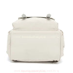 Parte inferior da bolsa, mostrando sua base estruturada para melhor sustentação.