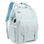 Mochila maternidade Elegance na cor azul claro, detalhe interno acolchoado e amplo espaço para armazenamento de fraldas, mamadeiras e acessórios.
