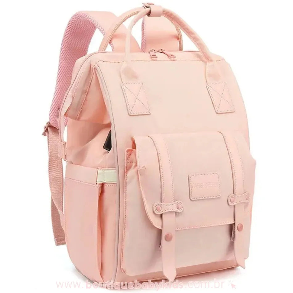 Mochila maternidade Elegance na cor rosa, com design moderno, compartimentos laterais e frontais para organização prática dos itens do bebê.