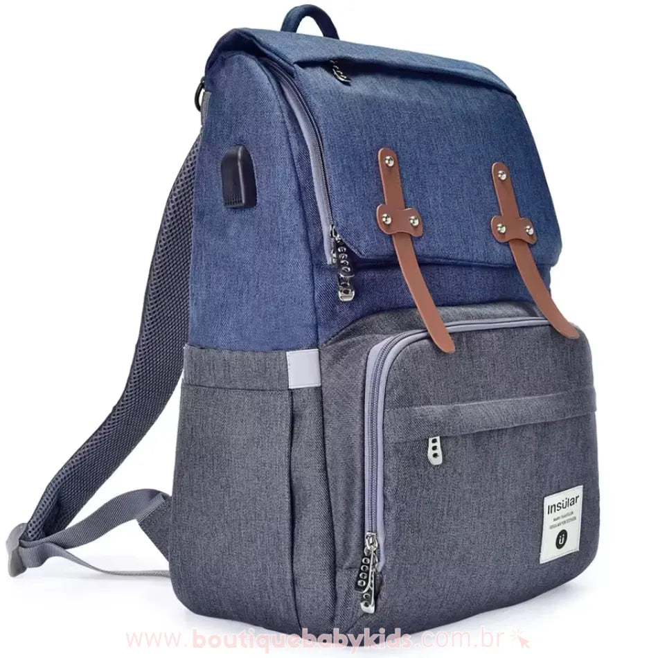 Versão azul mesclado com cinza da Bolsa Mochila Maternidade Insular Travel, mostrando o espaço amplo da bolsa e seu design pensado para mães e pais modernos.