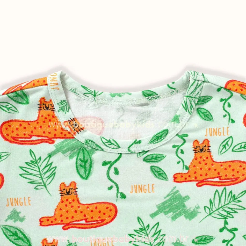 Decote da camiseta do Conjunto Oncinha Jungle feita em tecido de fibra de bambu – conforto para os dias quentes | Boutique Baby Kids