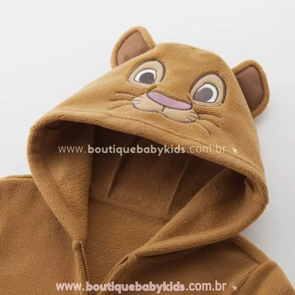 Capuz com rosto bordado do Simba e orelhinhas em 3D da jaqueta infantil Disney Rei Leão