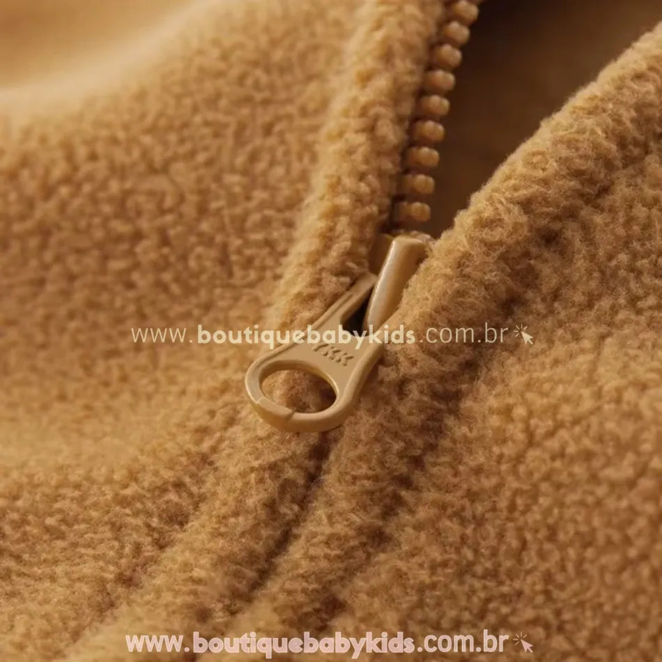 Fechamento em zíper resistente na jaqueta infantil peluciada Simba Rei Leão