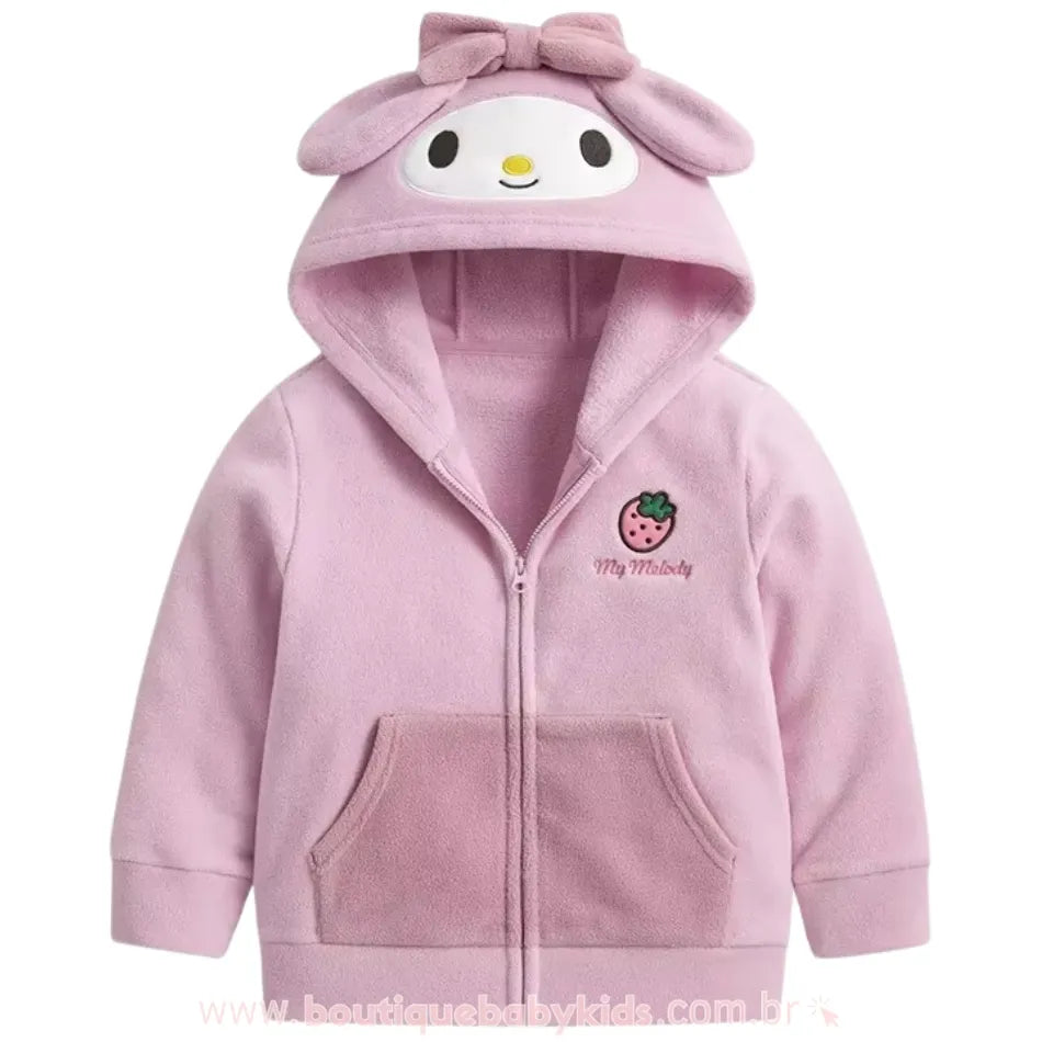 Jaqueta rosa da personagem My Melody com capuz, bolsos frontais e bordado de morango – visual completo do produto com todos os detalhes visíveis. - Boutique Baby Kids