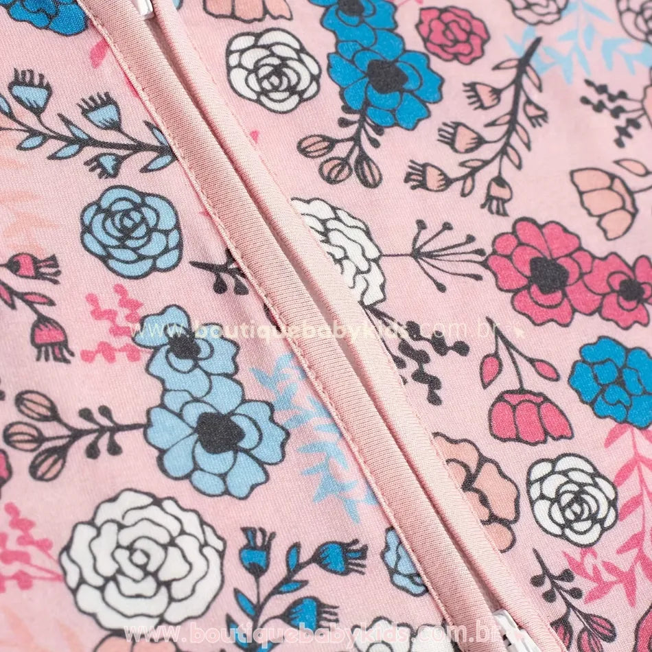 Close na estampa floral delicada do macacão bebê em tecido de bambu - Boutique Baby Kids