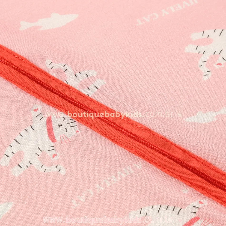 Estampa de gatinhos e acabamento do zíper do macacão bebê Gatinhos Sonhadores em tecido de bambu