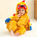 Macacão Bebê Fantasia Bichinho Papagaio Tropical Asas Coloridas com Capuz - Boutique Baby Kids