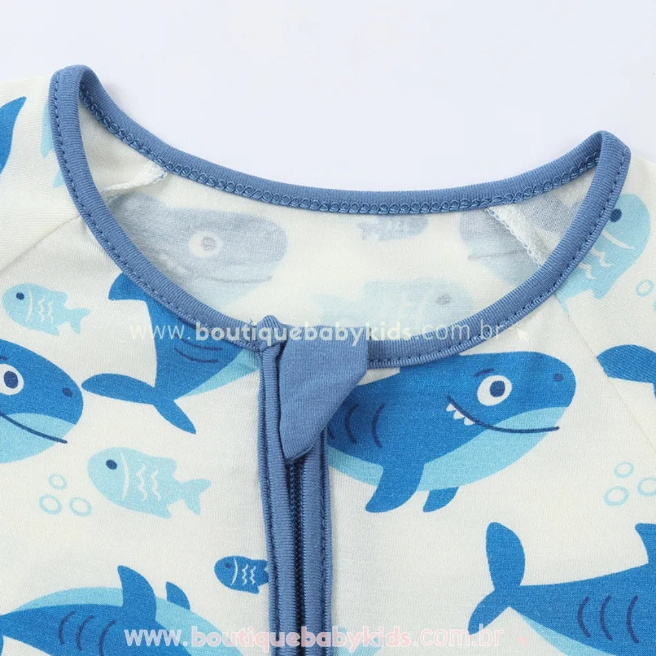 Gola com proteção de zíper do Macacão Bebê Tubarãozinho Azul - Boutique Baby Kids