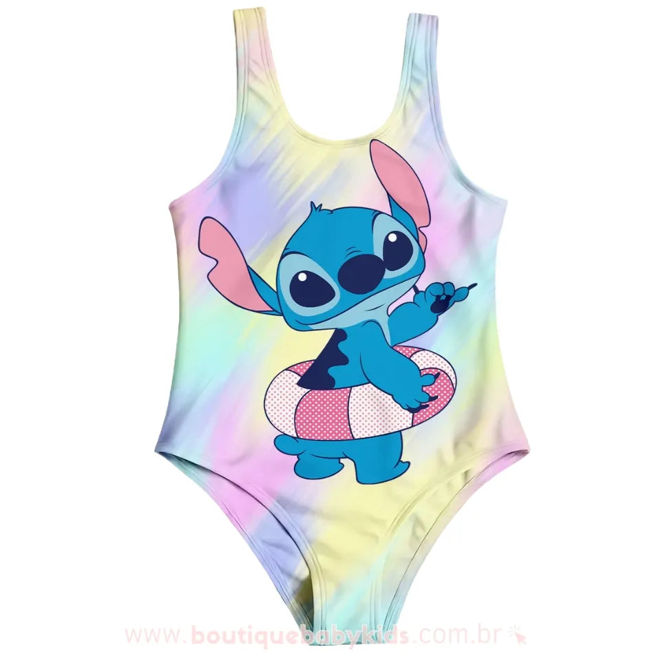 Maiô temático infantil Stitch com estampa em degradê pastel e aparência de brilho suave.