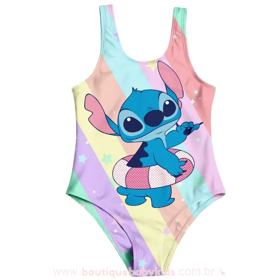 Maiô Stitch infantil com estampa listrada em tons pastel e estrelas, com Stitch no centro usando boia.