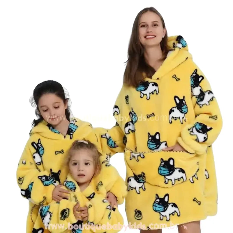 Video Cobertor de Vestir Infantil e Adulto Bulldog Mascarado Oversized com Capuz Amarelo - Boutique Baby Kids