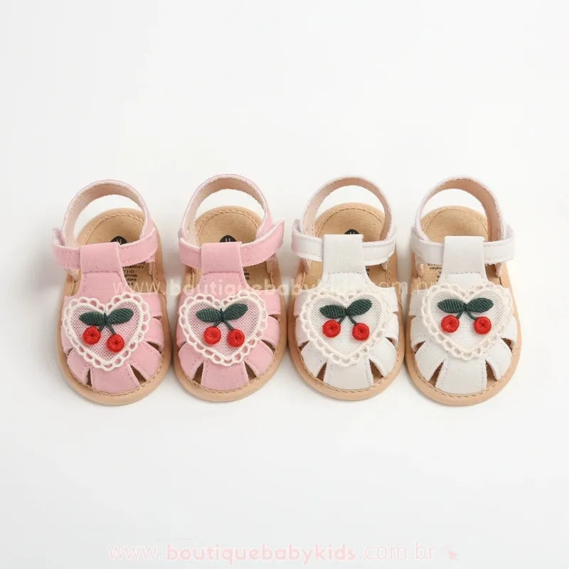 Vídeo Sandália Bebê Amor em Cereja – Couro Ecológico Branca - Boutique Baby Kids