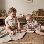 Romper Bebê Pequeno Cavalheiro com Gola Clássica Bege e Listrado- Boutique Baby Kids