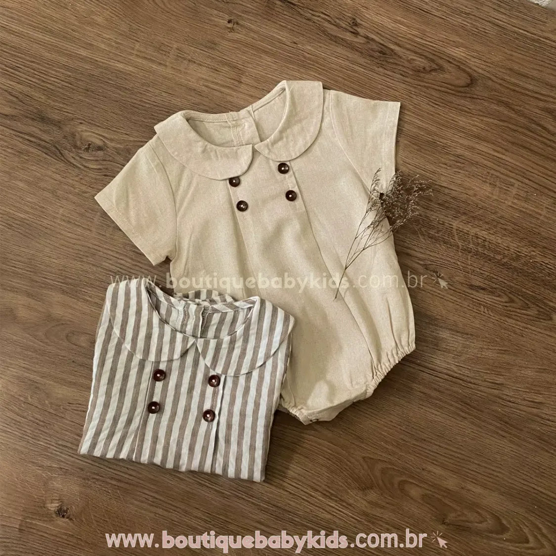 Romper Bebê Pequeno Cavalheiro com Gola Clássica Bege e Listrado- Boutique Baby Kids