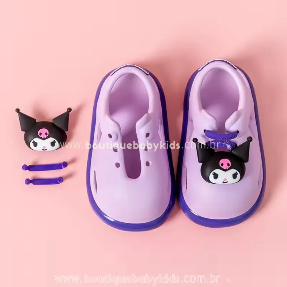 Sandália Infantil Temática Personagens Sanrio Kuromi Lilás com Cadarço Removível - Boutique Baby Kids