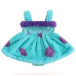 Vestido de Bebê Fantasia Sulley dos Mostros S.A, mostrando toda a parte frontal e os detalhes em pelúcia com manchinhas roxas e faixa com laço azul. - Boutique Baby Kids