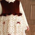Close up do Vestido Infantil Poá Velvet Bordeaux com Corpo em Veludo e Saia em Camadas - Boutique Baby Kids